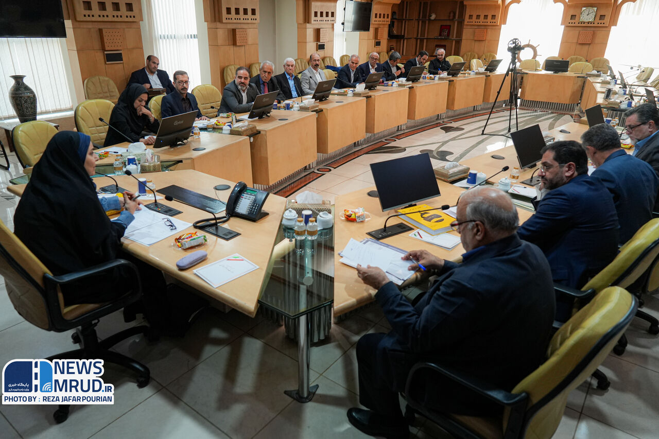 تاکید وزیر راه و شهرسازی بر لزوم حمایت از صنعت قیر کشور در شرایط تحریمی/ کمیته ارزآوری و مرکز نوآوری قیر تشکیل میشود