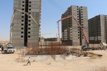 بازدید استاندار مرکزی از روند اجرایی پروژه های نهضت ملی مسکن شهر اراک