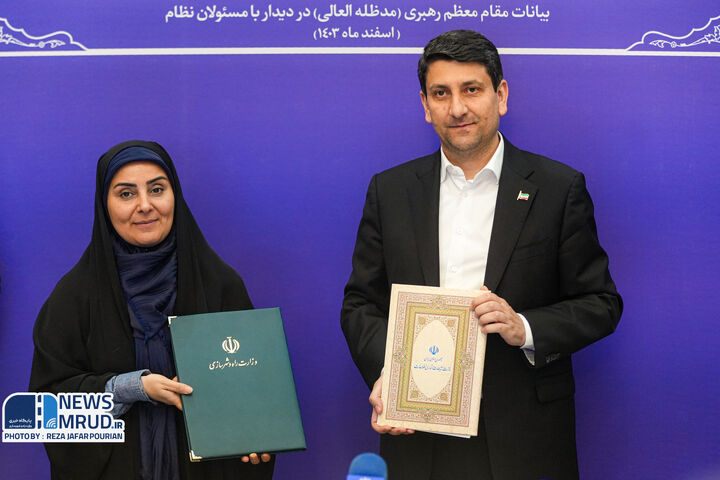 ببینید | آئین امضای تفاهم نامه همکاری وزارت راه و‌ شهرسازی و وزارت ارتباطات و فناوری اطلاعات