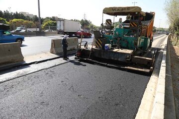 ببینید| عملیات آسفالت پروژه تعریض لاین شمالی آزادراه کرج ـ قزوین حدفاصل گلشهر تا پل مهرشهر