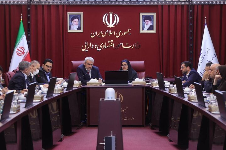 راهکارهایی برای توسعه صنایع حملونقل و پروژههای زیربنایی وزیر