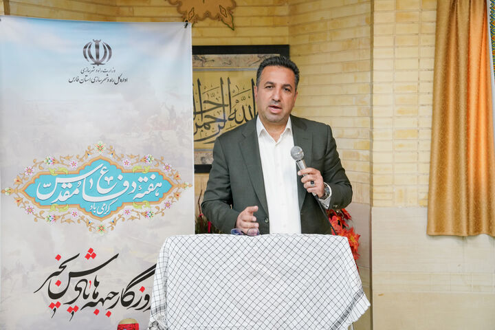گرامیداشت هفته دفاع مقدس همراه با زیارت عاشورا در اداره کل راه و شهرسازی استان فارس