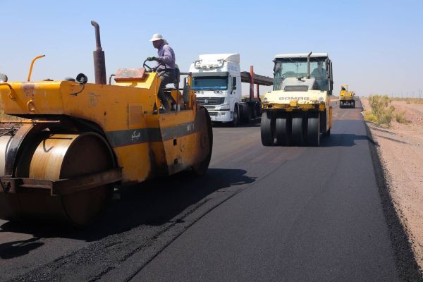 اجرای بیش از ۴۷۰۰ کیلومتر روکش آسفالت در راههای فرعی و روستایی کشور طی سال جاری چیپ سیل روکش آسفالت