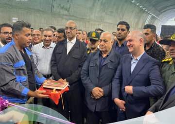 افتتاح تونل سیاه‌طاهر در محور جوانرود - ثلاث‌باباجانی
