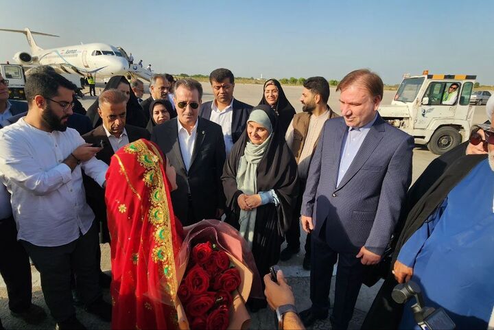 وزیر راه و شهرسازی وارد بوشهر شد