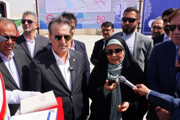 وزیر راه و شهرسازی در بندر بوشهر