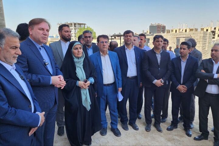 بازدید وزیر راه و شهرسازی از پروژه‌های مسکن و بیمارستان بوشهر