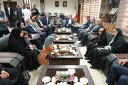 ببینید | تجلیل وزیر راه و شهرسازی از خانواده‌های معظم شهدا در بوشهر
