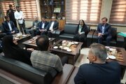 ببینید | تجلیل وزیر راه و شهرسازی از خانواده‌های معظم شهدا در بوشهر