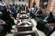 ببینید | تجلیل وزیر راه و شهرسازی از خانواده‌های معظم شهدا در بوشهر