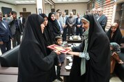 ببینید | تجلیل وزیر راه و شهرسازی از خانواده‌های معظم شهدا در بوشهر