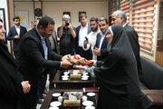 ببینید | تجلیل وزیر راه و شهرسازی از خانواده‌های معظم شهدا در بوشهر