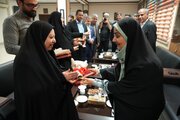ببینید | تجلیل وزیر راه و شهرسازی از خانواده‌های معظم شهدا در بوشهر