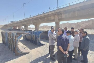 ببینید| بازدید معاون عمرانی استاندار و مدیر کل راه و شهرسازی سیستان و بلوچستان از عملیات ساخت پل بزرگ حرمک