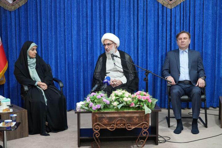 ببینید |  دیدار وزیر راه و شهرسازی با نماینده ولی‌فقیه در استان بوشهر