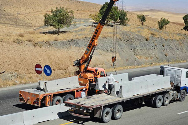 نصب حفاظ میانی (نیوجرسی بتنی )  محور بیجار -دیواندره