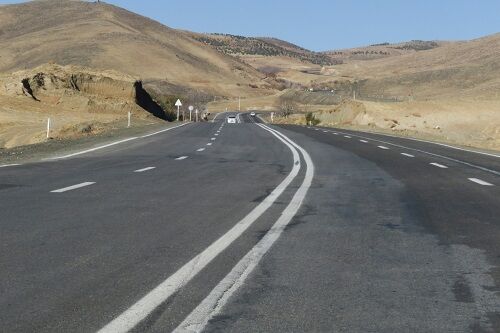 اجرای ۱۱۵ کیلومتر شانهسازی و ۱۷۵ کیلومتر خطکشی در راههای شهرستان تویسرکان خط کشی همدان