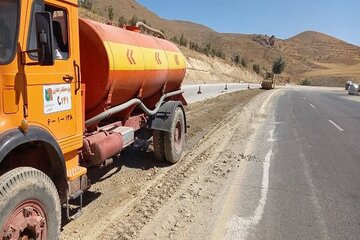 ببینید| عملیات نصب حفاظ بتنی نیوجرسی و سیستم روشنایی به طول ۶.۵ کیلومتر در گردنه گرمک در شهرستان رزن