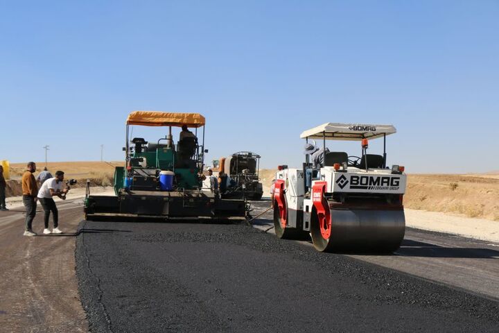 ببینید| اجرای عملیات راهسازی در ۳۸ کیلومتر از محور تکاب - شاهین‌دژ