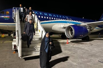 وزیر راه و شهرسازی وارد باکو شد