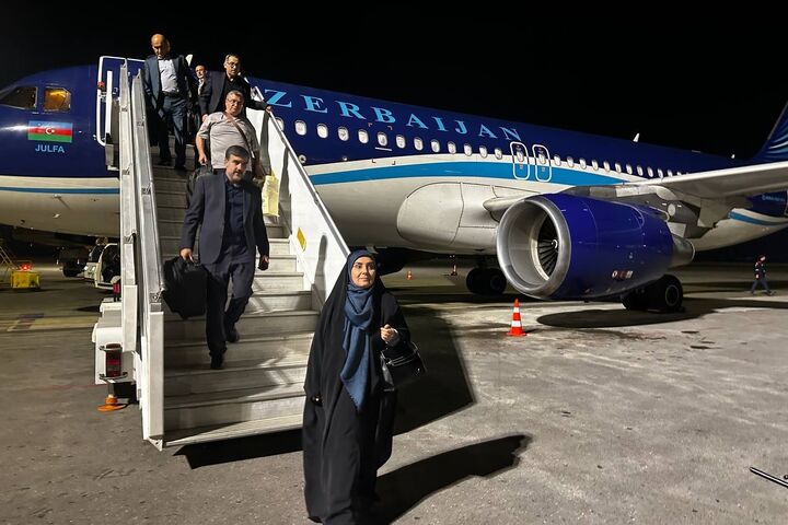 وزیر راه و شهرسازی وارد باکو شد صادق هواپیما