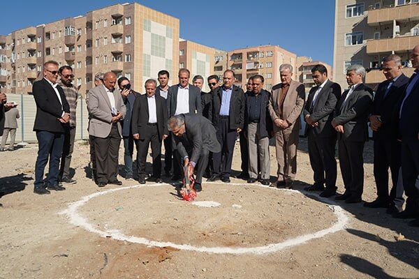 آغاز عملیات اجرایی پروژه مشارکتی ۳۳ واحدی شهرک اندیشه اردبیل ببینید : حضور علی نبیان معاون وزیر راه و شهرسازی و مدیرعامل سازمان ملی زمین و مسکن در جلسه شورای مسکن و آغاز عملیات اجرایی پروژه مشارکتی اردبیل