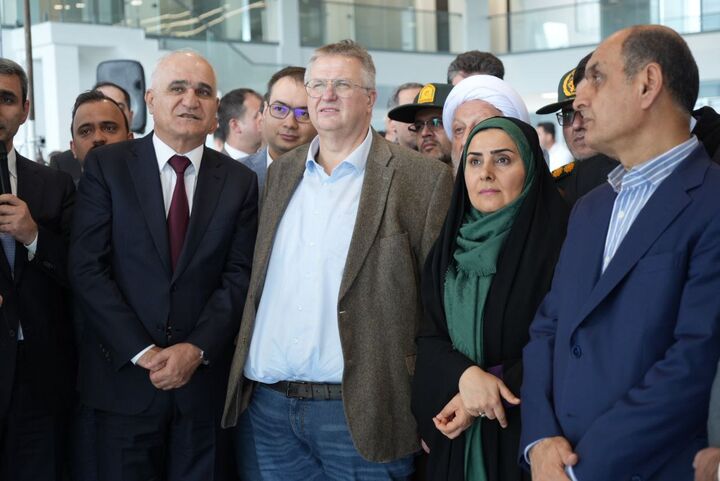 آذربایجان و روسیه خواستار تقویت روابط اقتصادی و تجاری با ایران شدند  ببینید| بازدید وزیر راه و شهرسازی به همراه هیئت های روسی و آذربایجانی از پروژه های پایانه مرزی جدید و بزرگراه ترانزیتی آستارا و طرح راه آهن رشت آستارا