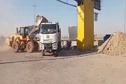 ویدیو|جمع آوری نخاله های حاشیه راه در  آزادراه کرج- قزوین حوزه راهداری شهرستان کرج