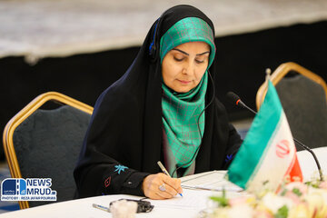 فرزانه صادق مالواجرد وزیر نوشتن امضا