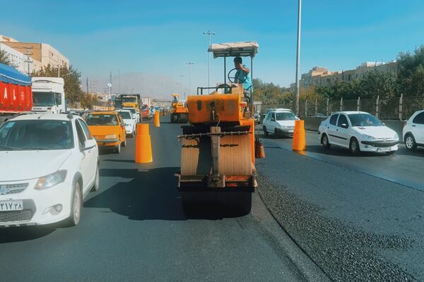 ویدیو| عملیات روکش آسفالت آزادراه کرج قزوین محدوده ۴۵ متری گلشهر