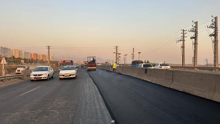 پیشرفت ۳۰ درصدی عملیات لکهگیری و روکش آسفالت محور تهران–رودهن روکش آسفالت رودهن استان تهران