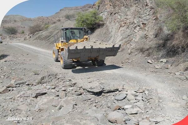 تداوم عملیات بازگشایی محور روستایی ده زیارتان – شهرستان میناب(هرمزگان)