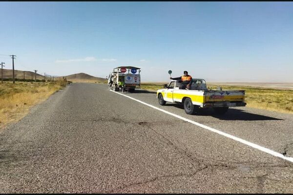 خطکشی ۳۶۰ کیلومتر از محورهای مواصلاتی شهرستان هشترود  گزارش تصویری //عملیات خط کشی محور فرعی سلماس- قره باغ محدوده آق زیارت
