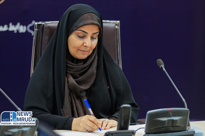 فرزانه صادق مالواجرد وزیر نوشتن امضا