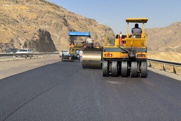 ویدیو | عملیات بهسازی و روکش آسفالت آزادراه قزوین – رشت