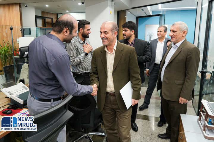 ببینید | بازدید مدیرعامل شرکت بازآفرینی شهری ایران از ستاد جامع ارتباط مردمی (میز خدمت)