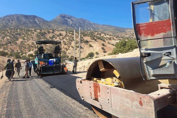 آغاز عملیات آسفالت راه‌های روستایی ۸۵۰ خانوار در دیشموک / پروژه ۲۸۰ میلیاردریالی راهداری در فاز تکمیل