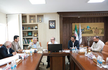 نشست گلپایگانی با مدیران سمنان