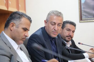 جلسه بررسی روند اجرای طرح‌های راه و شهرسازی در شهرستان تکاب