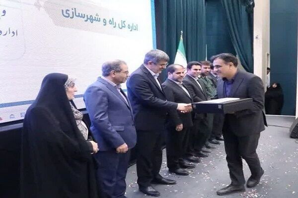 اداره کل راه و شهرسازی استان یزد با آرای مردمی برگزیده برتر اجرای قانون جوانی جمعیت شد