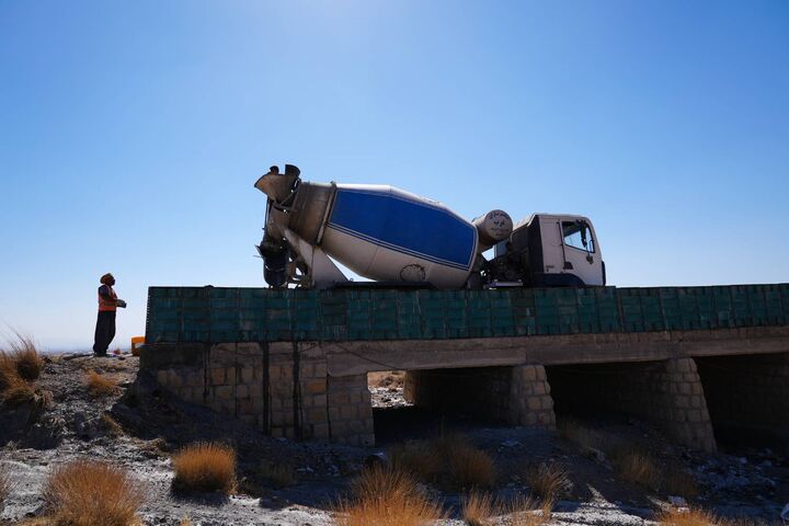 ویدئو| احداث حفاظهای بتنی در محور روستای گنبدان به منظور ارتقاء ایمنی راهها حفاظ بتی همدان