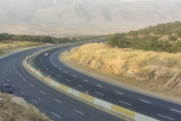 خطکشی ۳۵۰۰ کیلومتر از راههای استان ایلام در نیمه نخست سال جاری  خط کشی راهها