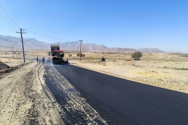 ارتقای کیفی رویه آسفالتی محورهای غرب استان اصفهان