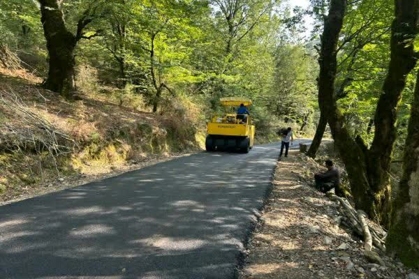 آغاز عملیات بهسازی و آسفالت راه روستای کیارود به لیالکول در شهرستان سیاهکل