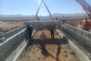 ببینید| عملیات بتن‌ریزی پل راه‌آهن در محور اردستان – اصفهان