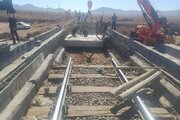 ببینید| عملیات بتن‌ریزی پل راه‌آهن در محور اردستان – اصفهان
