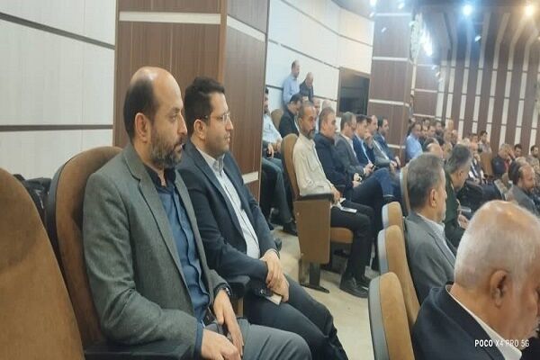 تجلیل از مدیرکل راه و شهرسازی گیلان و فرمانده بسیج اداره دردومین کنگره ملی ۸۰۰۰ شهید استان تجلیل از مدیران بسیجی