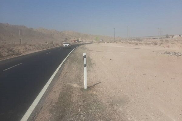 نصب تابلوهای جدید در محور گریبه به کهورستان برای ارتقای ایمنی تردد(هرمزگان) تاب