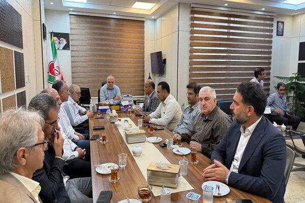 نشست اعضای جدید هیأتمدیره انجمن صنفی حملونقل بندرعباس با مدیرکل راهداری  هرمزگان  انجمن
