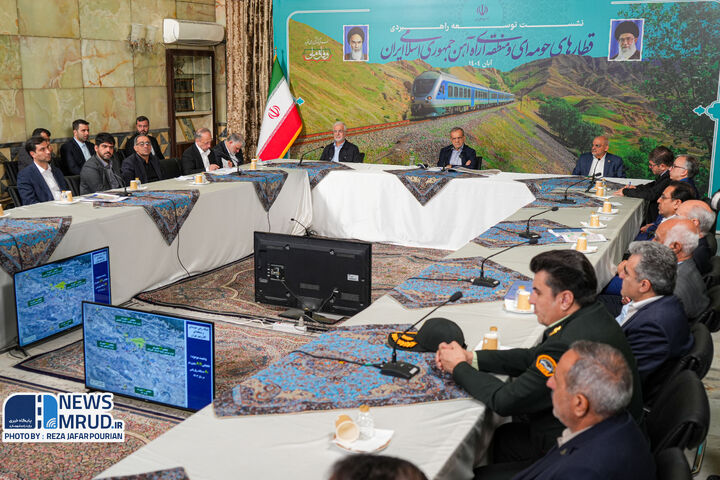 تکمیل خطوط و اتصال ایستگاههای قطار حومهای و مترو برای استفاده توأمان مردم ببینید | نشست توسعه راهبردی قطار های حومه ای و منطقه ای راه آهن جمهوری اسلامی ایران با حضور رئیس جمهور